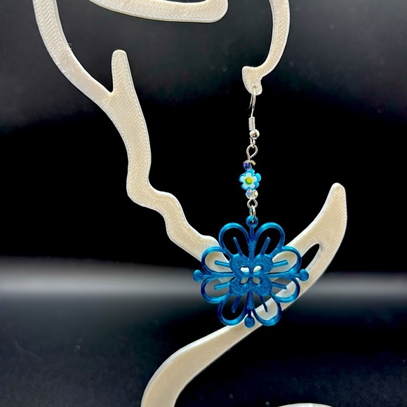 Flower Earrings - Picture 5 of 6